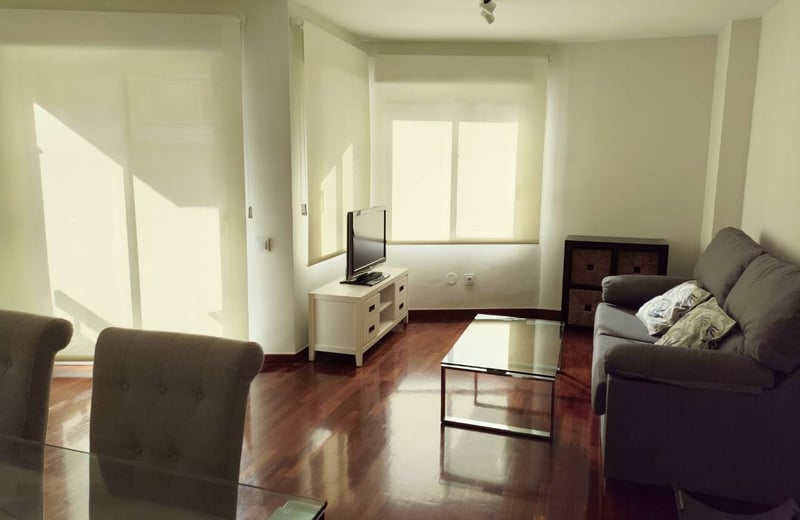 Vermietung einer gemütlichen Wohnung mit 2 Schlafzimmern, 85 m², Alicante, Spanien